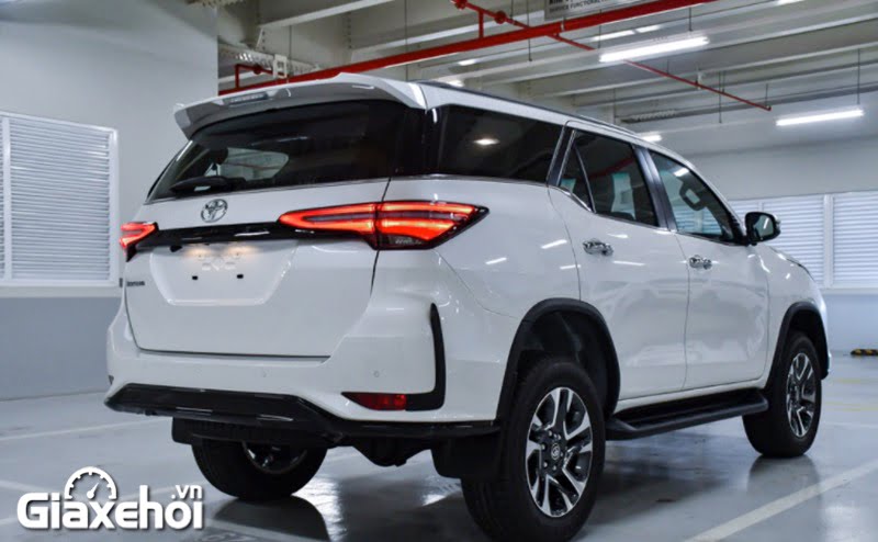 Toyota Fortuner Legender 2.4 AT 4x2 2025: Giá bán mới nhất, Đánh giá xe, Ưu đãi tốt nhất duoi xe toyota fortuner legender 2 4at 2021 toyotalongphuoc vn - Toyota Fortuner Legender 2.4 AT 4x2 2025: Giá bán mới nhất, Đánh giá xe, Ưu đãi tốt nhất