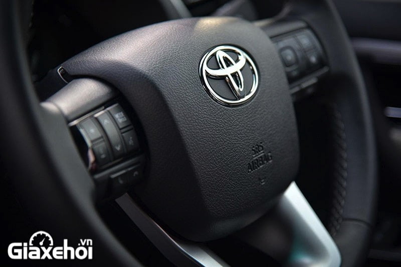 Toyota Fortuner Legender 2.4 AT 4x2 2025: Giá bán mới nhất, Đánh giá xe, Ưu đãi tốt nhất vo lang toyota fortuner legender 2 4at 2021 toyotalongphuoc vn - Toyota Fortuner Legender 2.4 AT 4x2 2025: Giá bán mới nhất, Đánh giá xe, Ưu đãi tốt nhất