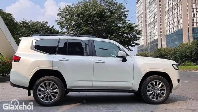 Toyota Land Cruiser toyota land cruiser 8 640x361 1 - Toyota Land Cruiser
